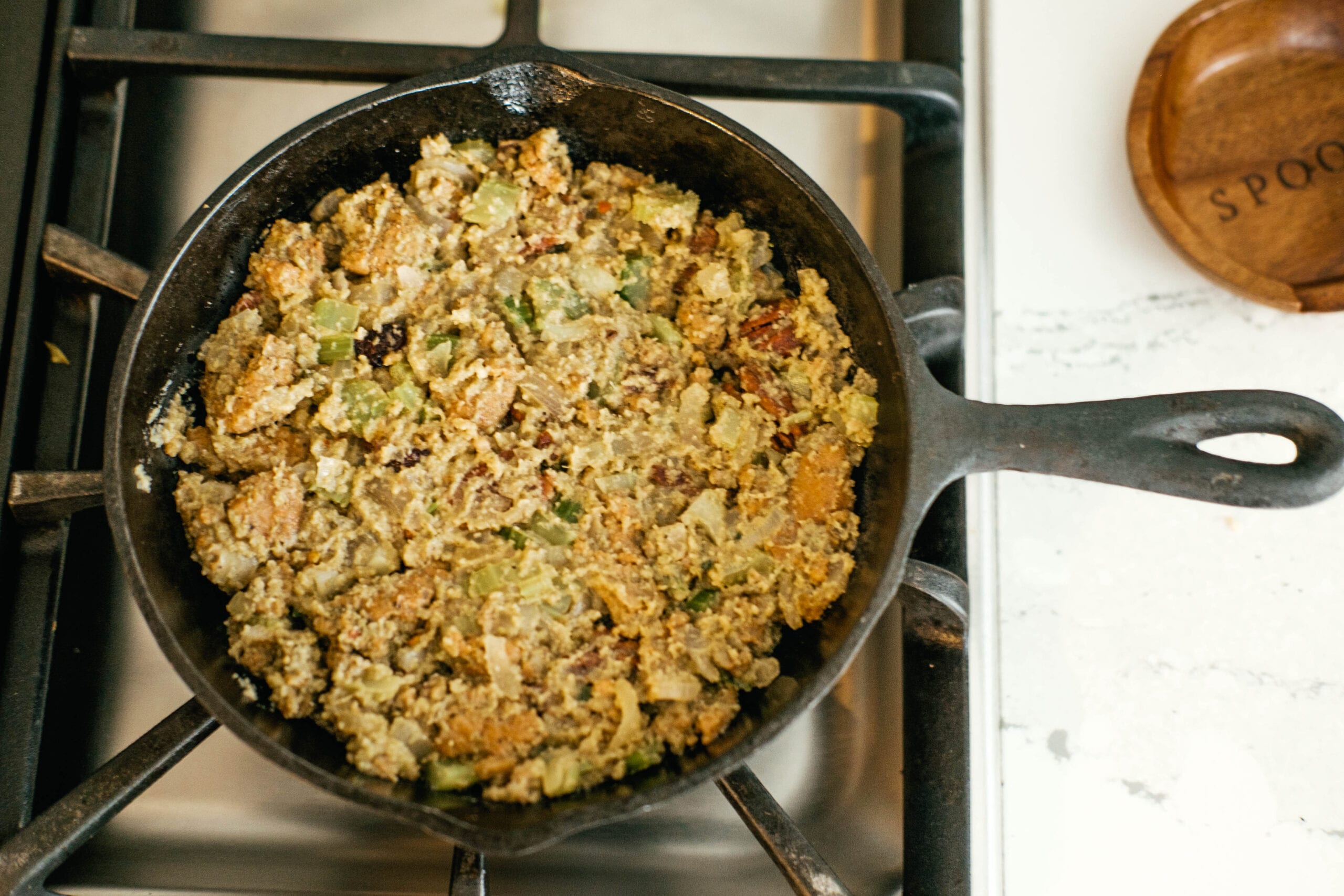 low-carb-thanksgiving-stuffing-white-kitchen-red-wine