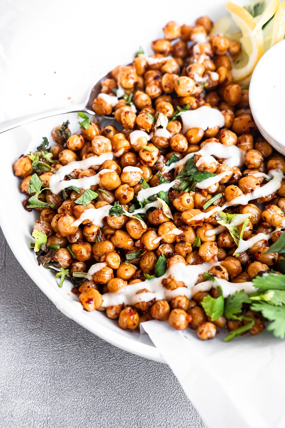 https://whitekitchenredwine.com/wp-content/uploads/2020/05/chilionioncrunchchickpeas-8.jpg