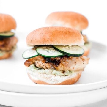 plate of grilled chicken sliders