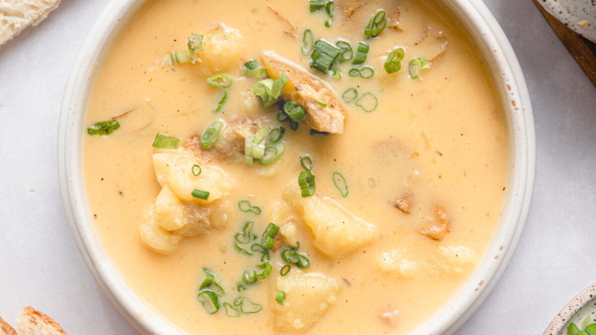 https://whitekitchenredwine.com/wp-content/uploads/2021/01/MomsPotatoSoup-17-1-scaled-1200x675.jpg