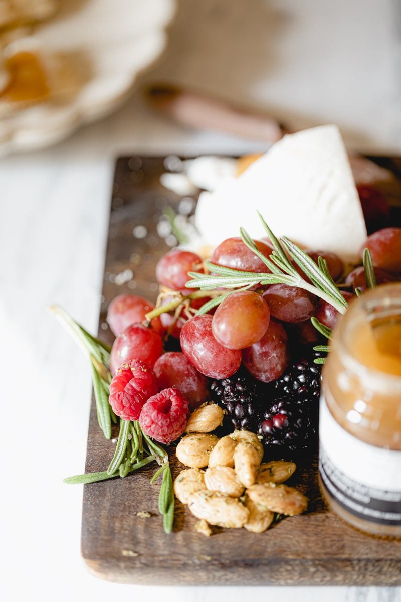 How to Make a Charcuterie Board: Templates, Wood Selection, Finish