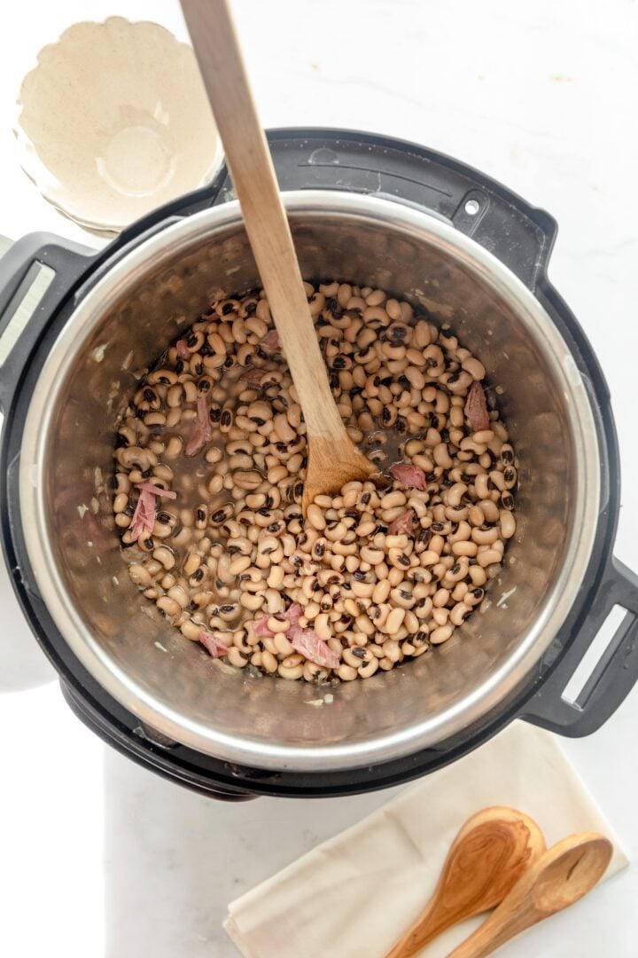 Easy Instant Pot Black Eyed Peas (No Soaking!)