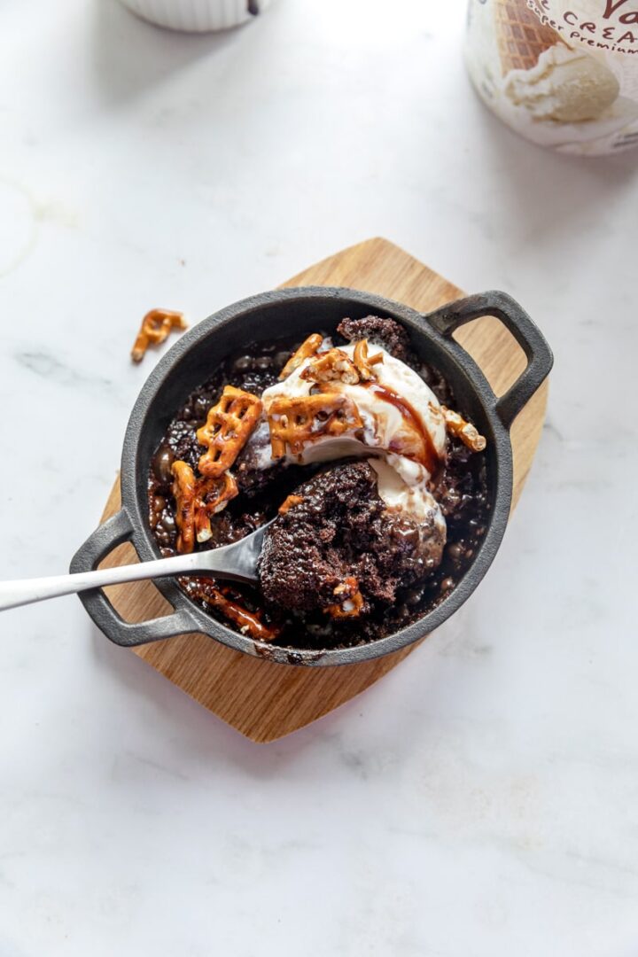 Pretzel & Caramel Sizzler Brownie Skillet Easy Dessert!