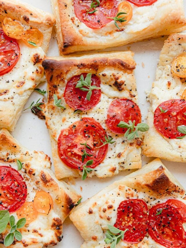 Easy Baked Tomato Tarts with Puff Pastry