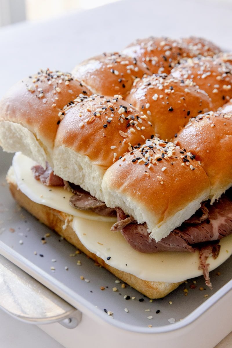 Roast Beef Sliders On Hawaiian Rolls - White Kitchen Red Wine