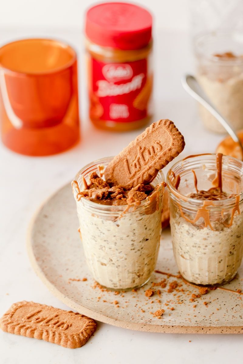 final plated cookie butter overnight oats garnished with a biscoff cookie