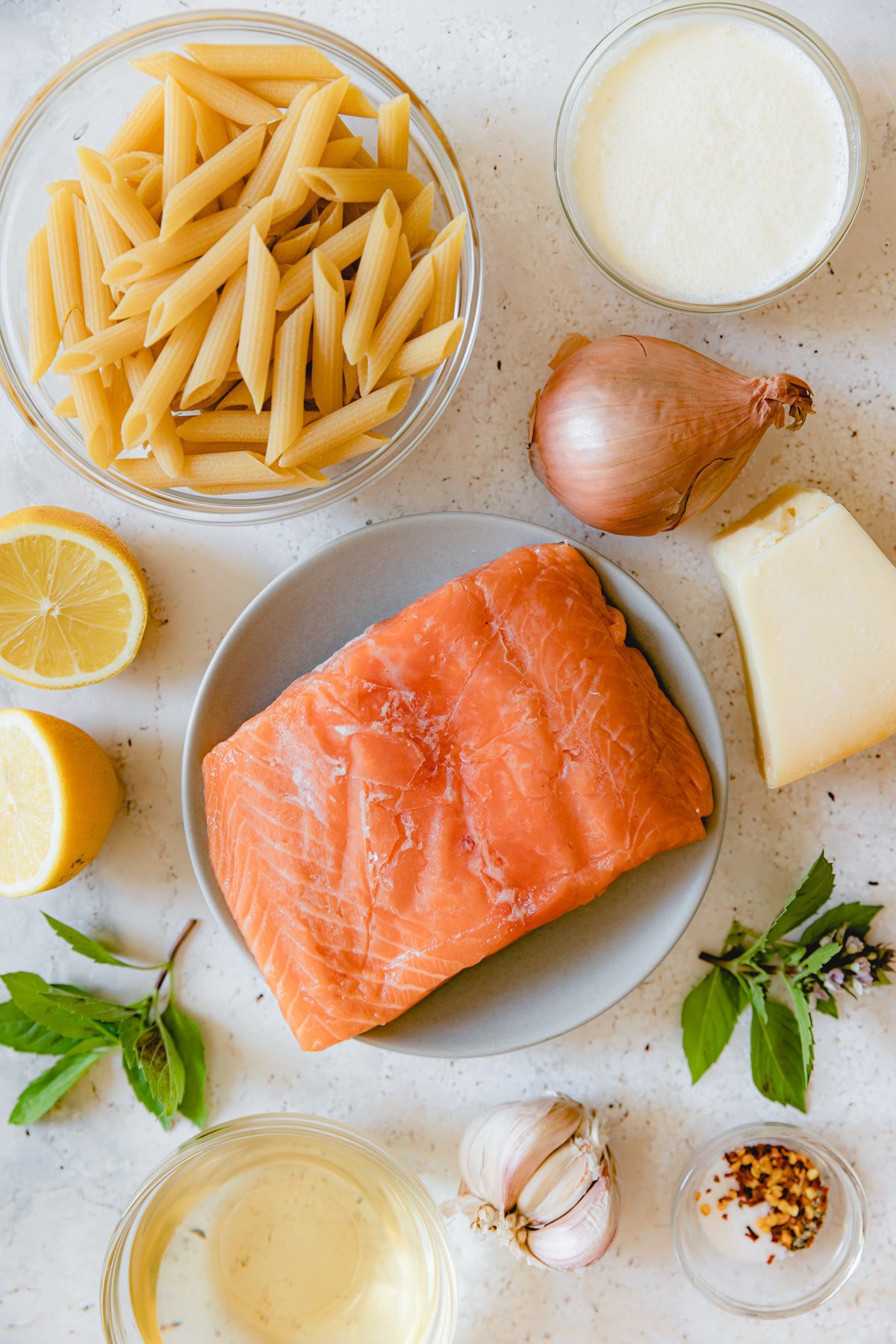 Pasta al salmone ingredients. 